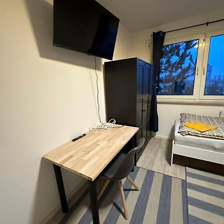 Ideal Fuer Monteure. 3 Zimmer Apartment Mit Kueche, Waschmaschine, Wifi Usw... . Галль Экстерьер фото